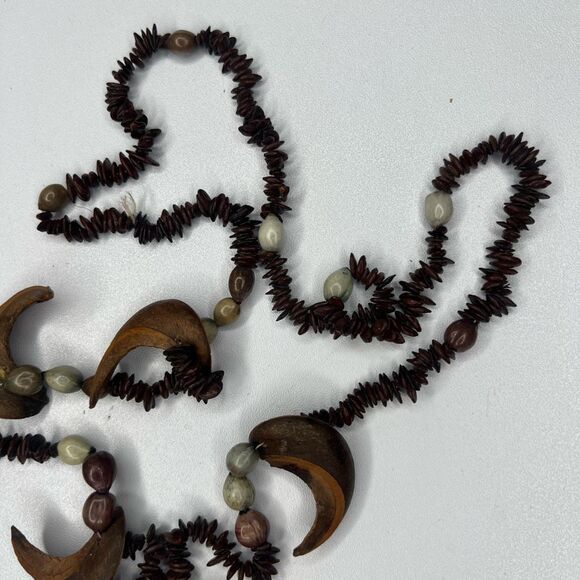 70's Vintage Necklace Hawaiian Koa Apple Seed Brown Puka Shell Tourist Lei Boho - Picture 6 of 11